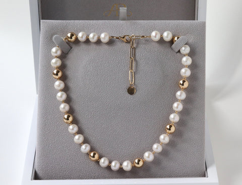 Statement Pearl and Gold Necklace